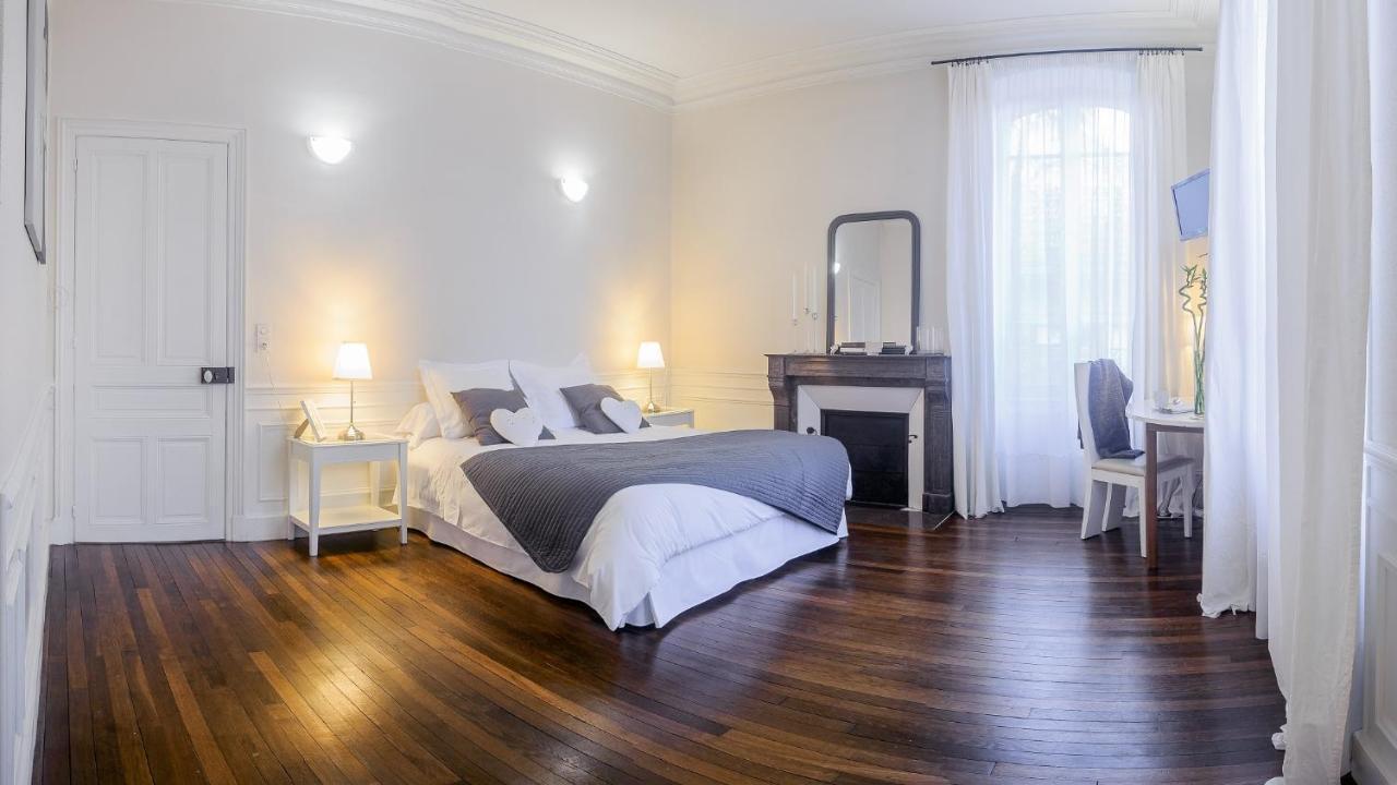 Au Fil De Troyes Bed & Breakfast Sainte-Savine ภายนอก รูปภาพ
