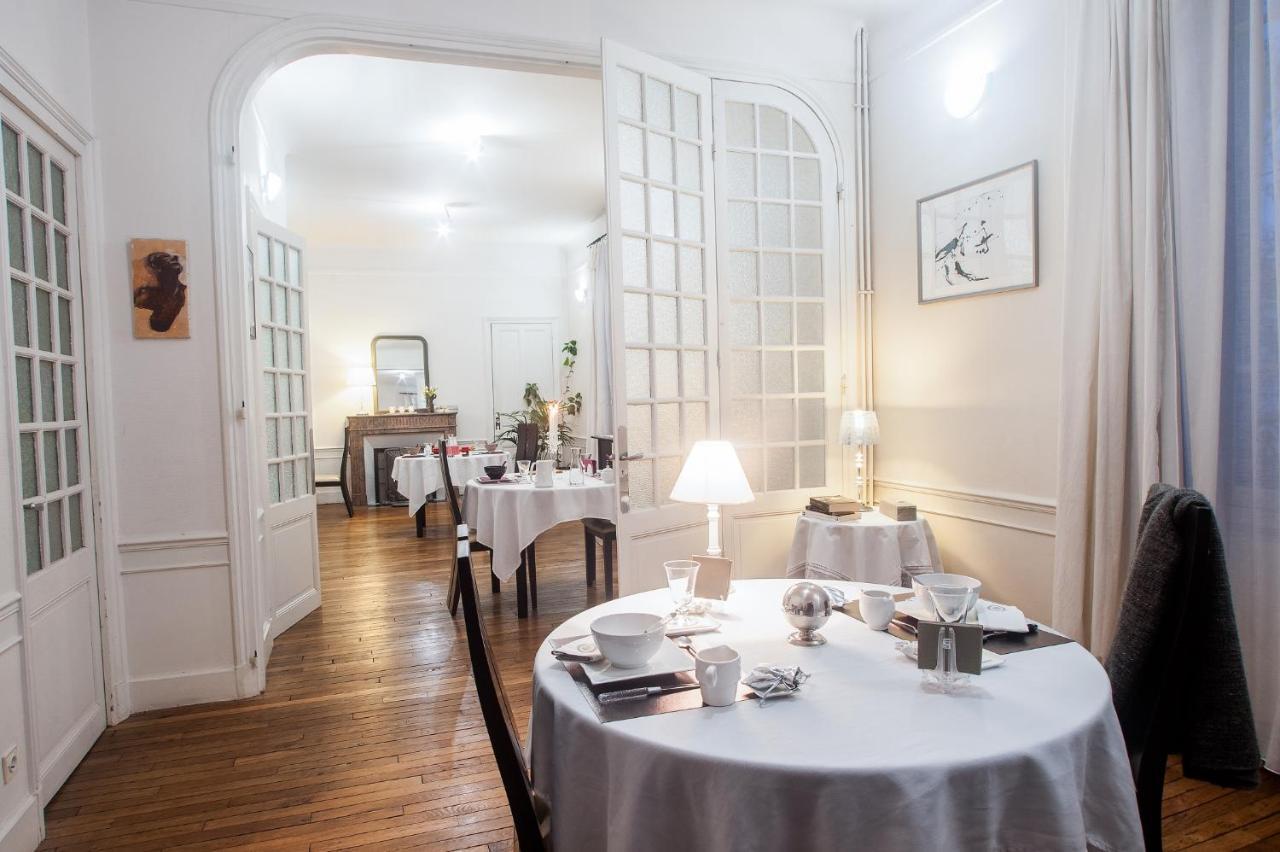 Au Fil De Troyes Bed & Breakfast Sainte-Savine ภายนอก รูปภาพ